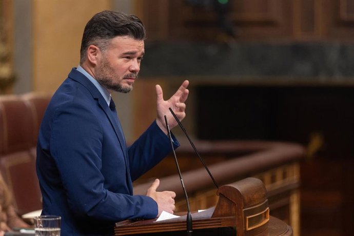 Archivo - El portavoz de ERC en el Congreso, Gabriel Rufián, interviene durante una sesión plenaria en el Congreso de los Diputados, a 9 de abril de 2025, en Madrid (España). El Gobierno afronta hoy en el Congreso una ofensiva parlamentaria tanto de los p