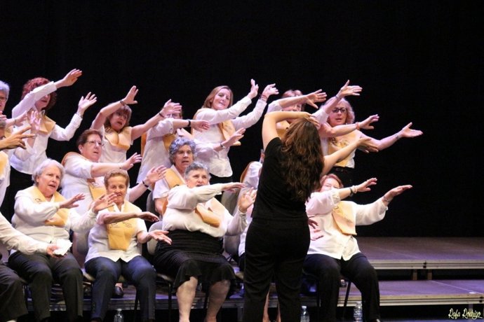 Archivo - Los cantantes de 'Les Veus de la Memòria', en un concierto