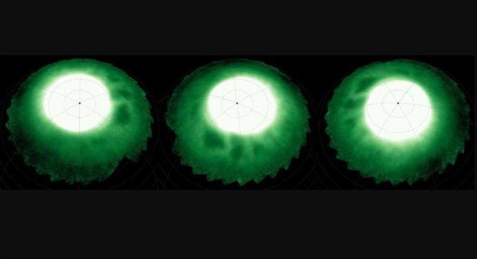 Montagem de imagem estática de uma animação que mostra as características escuras, semelhantes a contas, embutidas em halos aurorais brilhantes à medida que Saturno gira sob a visão do JWST.