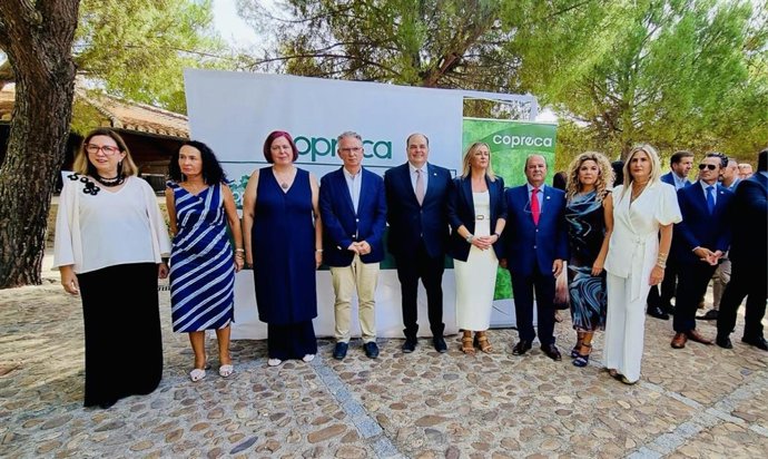 Autoridades en el aniversario de Copreca