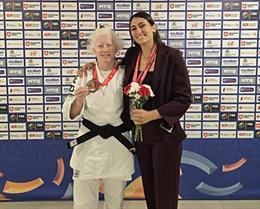 La judoca española Marta Arce posa con su medalla de bronce en el Europeo 2025