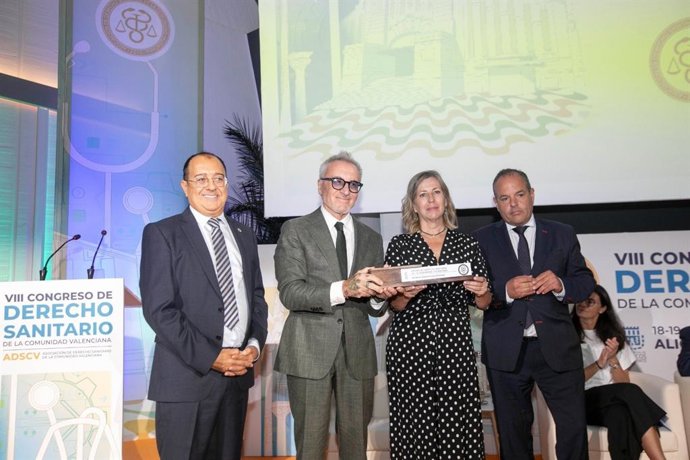 La Asociación de Derecho Sanitario reconoce a Alicante Gastronómica Solidaria por su "ayuda" en Valencia tras la dana