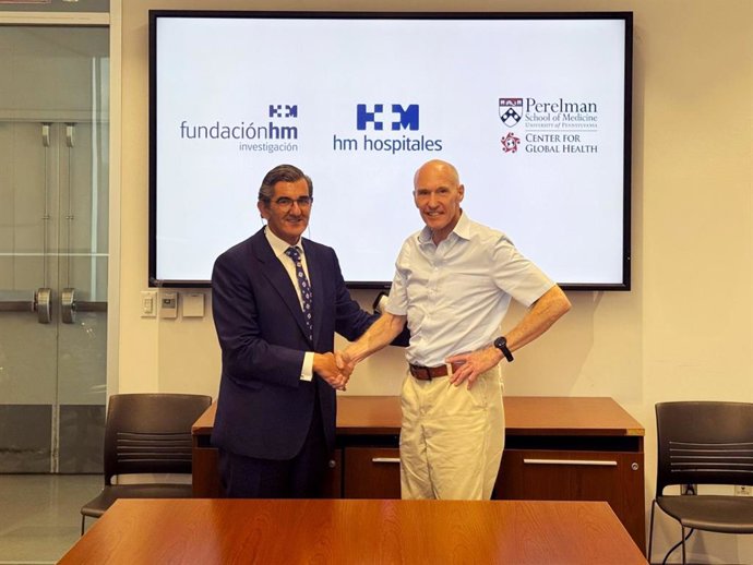 El presidente de HM Hospitales, Juan Abarca Cidón, y el doctor Carl H. June.