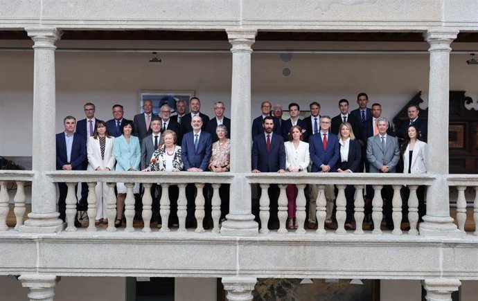 Foto de familia del Comité Ejecutivo de la Obra Social y Fundaciones de la CECA.