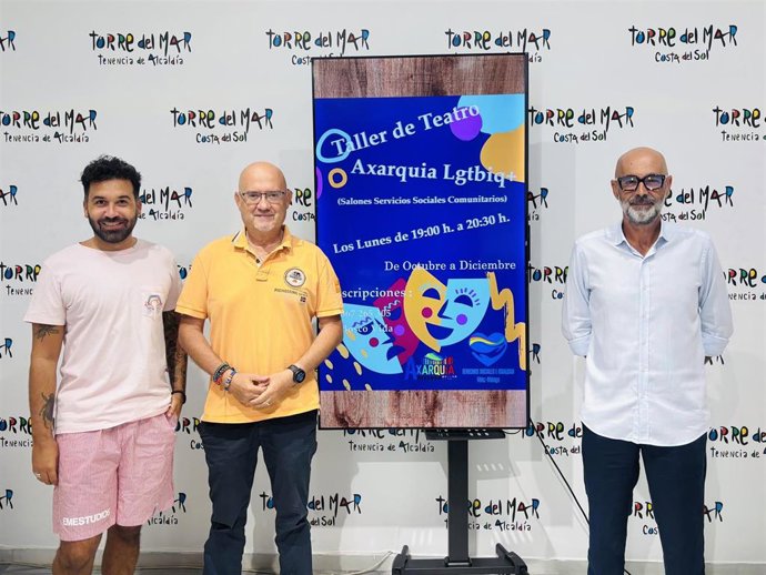 El primer teniente de alcalde de Vélez-Málaga, Jesús Pérez Atencia; el concejal de Asuntos Sociales, Juan García, y el presidente de la Asociación Bosco Vida, Antonio Bosco.