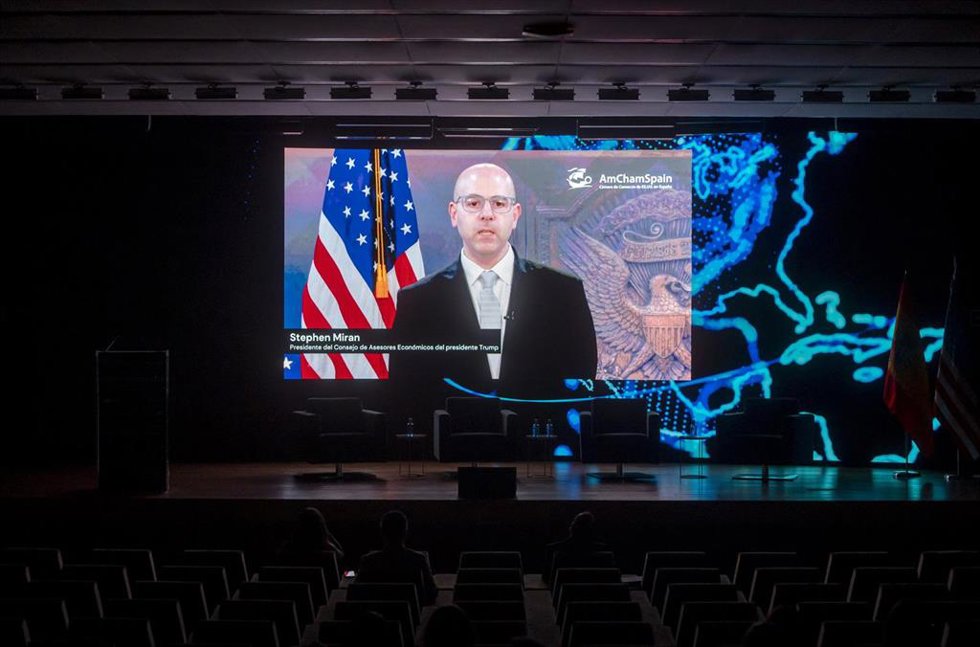 Archivo - El presidente del Consejo de Asesores Económicos de Estados Unidos, Stephen Miran, interviene por videoconferencia durante la segunda jornada de  la 3 edición de Global Trends, en el Auditorio El Beatriz, a 13 de junio de 2025, en Madrid (E