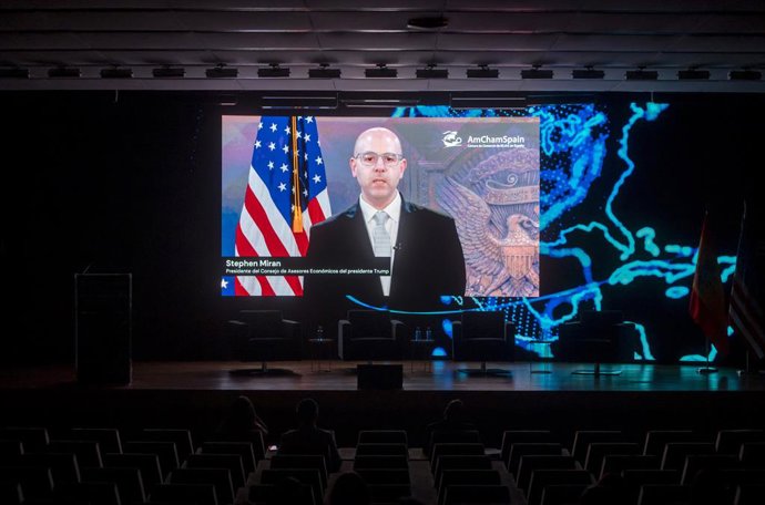 Archivo - Arquivo - O presidente do Conselho de Consultores Econômicos dos EUA, Stephen Miran, fala por videoconferência durante o segundo dia da 3ª edição do 'Global Trends', no Auditorio El Beatriz, em 13 de junho de 2025, em Madri (Espanha).