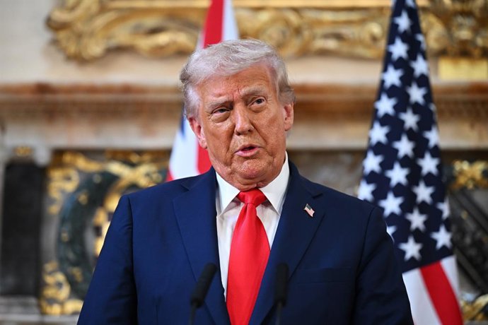 18 September 2025, United Kingdom, Aylesbury: US President Donald Trump speaks during a joint press conference with British Prime Minister Keir Starmer (not pictured) at Chequers on day two of his second state visit to the UK. Photo: Leon Neal/PA Wire/dpa