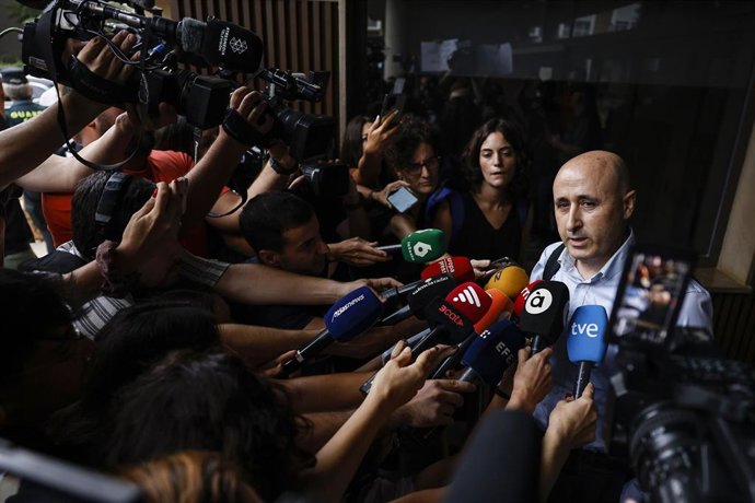 El presidente de la Confederación Hidrográfica del Júcar, Miguel Polo, ofrece declaraciones a los medios a su llegada a declarar como testigo en el juzgado de Catarroja por la dana.