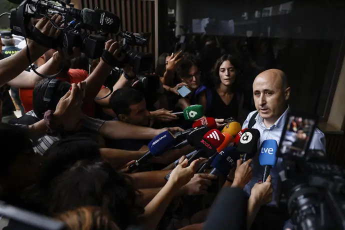 Miguel Polo frente a los medios