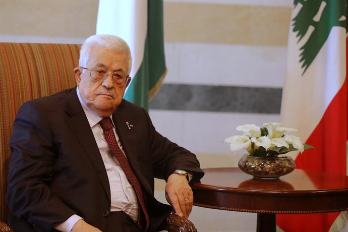 Archivo - 22 May 2025, Lebanon, Beirut: Palestinian President Mahmoud Abbas meets with Lebanese Prime Minister Nawaf Salam. Photo: Marwan Naamani/ZUMA Press Wire/dpa