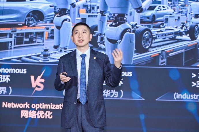 Leon Wang, President of Huawei's Data Communication Product Line, delivering a keynote speech