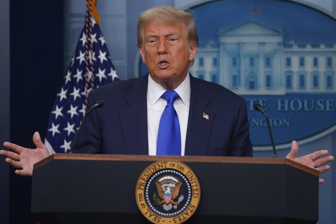 Archivo - 27 de junho de 2025, Washington, Distrito de Columbia, EUA: O presidente DONALD TRUMP durante uma coletiva de imprensa na Sala de Briefing James Brady na Casa Branca, após uma decisão da Suprema Corte que limita o uso de liminares em todo o país