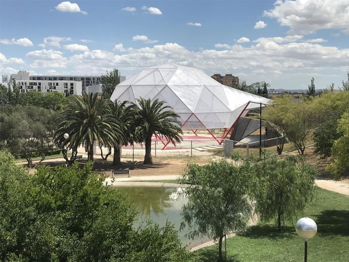 Archivo - Cúpula geodésica en el parque de La Granja