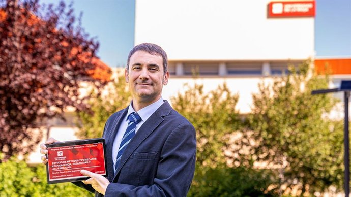 Alejandro Moysi Amieva, doctor por la UR por su tesis sobre métodos numéricos iterativos para ecuaciones no lineales