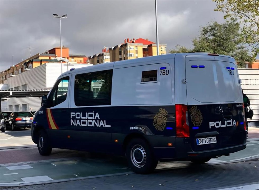 Archivo - Sucesos.- Localizan en Barcelona al autor del hurto de un móvil por el método de la muleta en un comercio de Valladolid