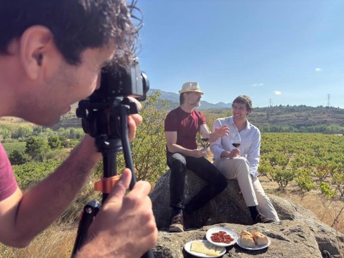 Enoturismo y la cultura del vino estarán presentes en la segunda temporada de la serie de televisión 'Enológica'