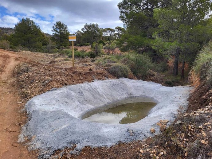 Una de las 46 balsas de agua construidas para la fauna.