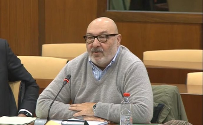 Archivo - El parlamentario de Vox por Córdoba Alejandro Hernández, en una foto de archivo.