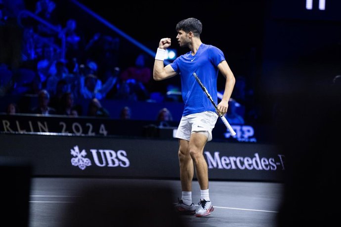 Archivo - 22 September 2024, Berlin: Spanish tennis player Carlos Alcaraz of Team Europe celebrates defeating US' Taylor Fritz of Team World and win the Laver Cup tennis tournament for Tem Europe at Uber Arena. Photo: Christophe Gateau/dpa