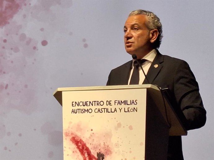 El delegado del Gobierno, Nicanor Sen, asiste a la inauguración del VIII Encuentro de Familias Autismo Castilla y León