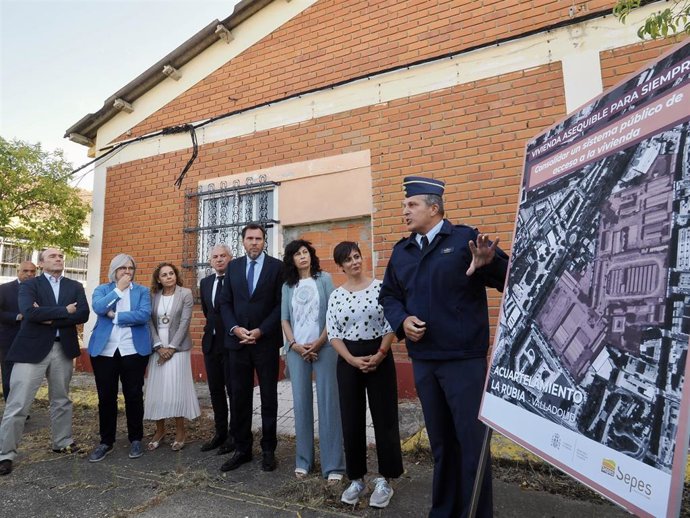 La ministra de Vivienda y Agenda Urbana, Isabel Rodríguez, el ministro de Transportes y Movilidad Sostenible, Óscar Puente, y la ministra de Igualdad, Ana Redondo, visitan los terrenos del acuartelamiento de 'La Rubia'
