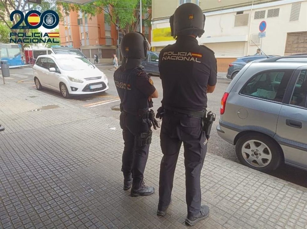 Agentes de la Policía Nacional en el barrio palmesano de Son Gotleu