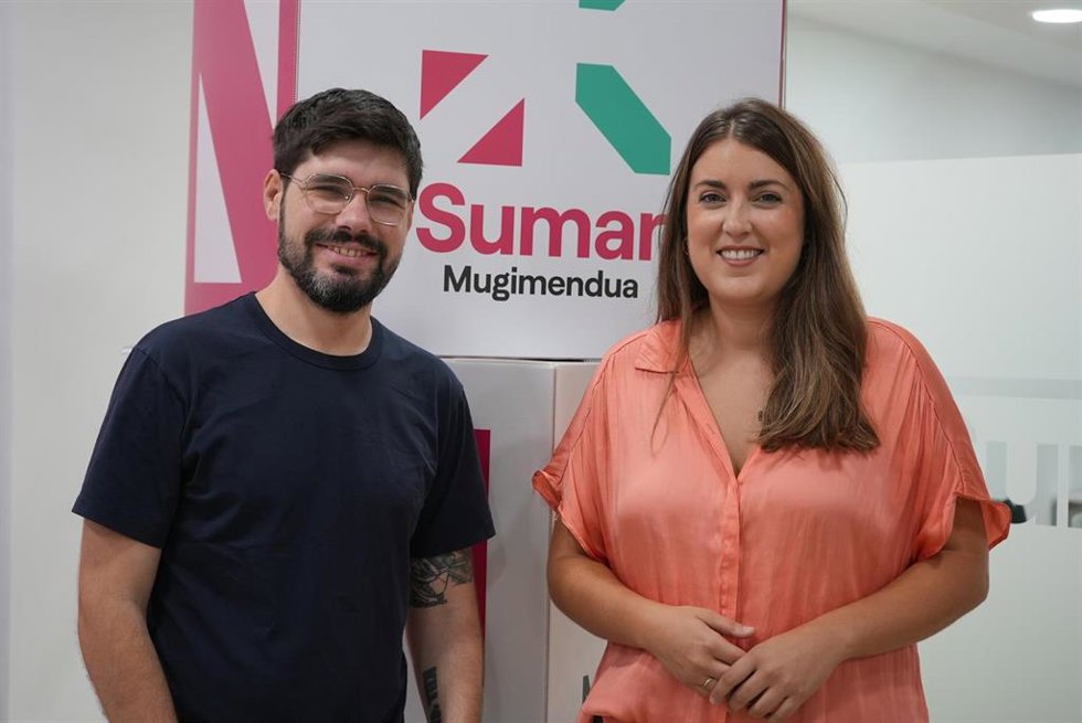 Lander Martínez y Alba García tras la reunión de la dirección nacional de Sumar Mugimendua