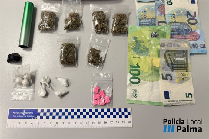 Droga y dinero intervenidos al vendedor ambulante detenido en Playa de Palma