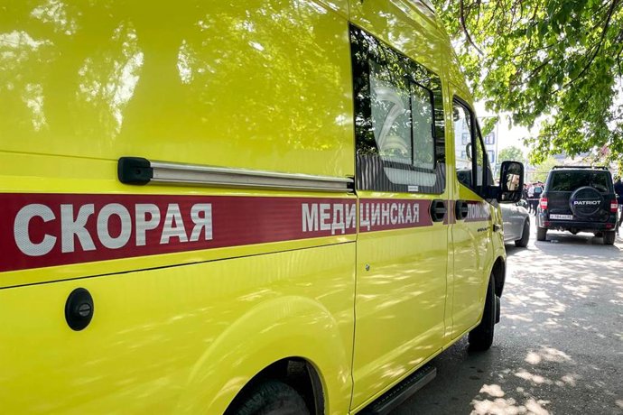 Archivo - RUSSIA, MAKHACHKALA - MAY 5, 2025: An ambulance responds to the site of an armed attack on police officers