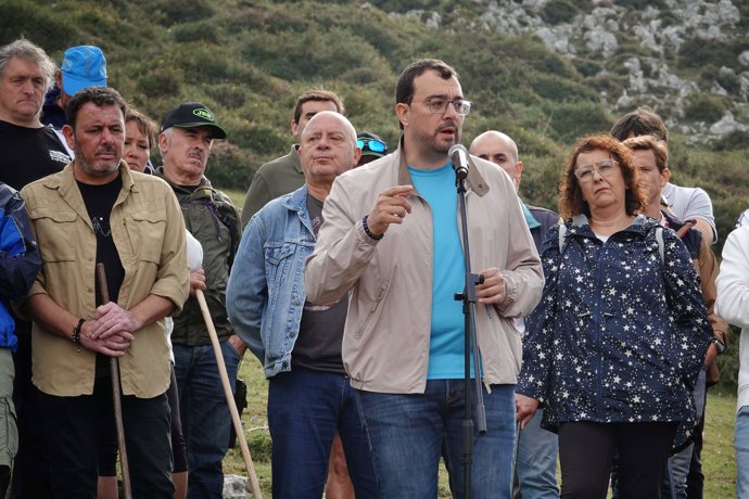 El presidente del Principado, Adrián Barbón en el acto de homenaje a las víctimas del pozu Funeres