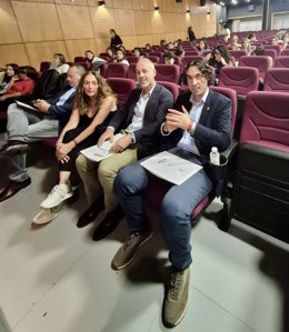 Autoridades en la Jornada de Dislexia de Cantabria celebrada en Astillero