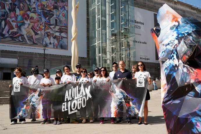 WWF España "aulla por el lobo" en Madrid para reclamar la protección de la especie y garantizar su supervivencia.