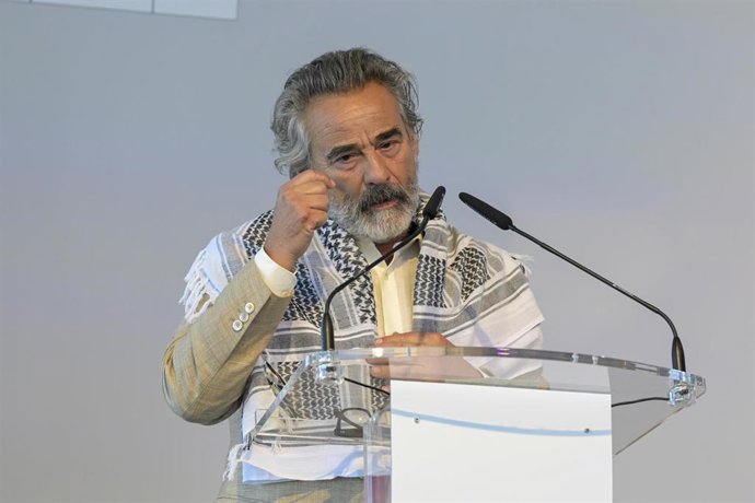 El actor Eduard Fernández recibe el Premio Nacional de Cinematografía durante  la 73ª edición del Festival de Cine de San Sebastián, en Tabalakera, a 20 de septiembre de 2025, en San Sebastián.