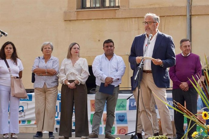 El presidente de las Cortes de Castilla y León, Carlos Pollán, participa en los actos con motivo de la Romería de La Melonera en la Plaza del Grano de León