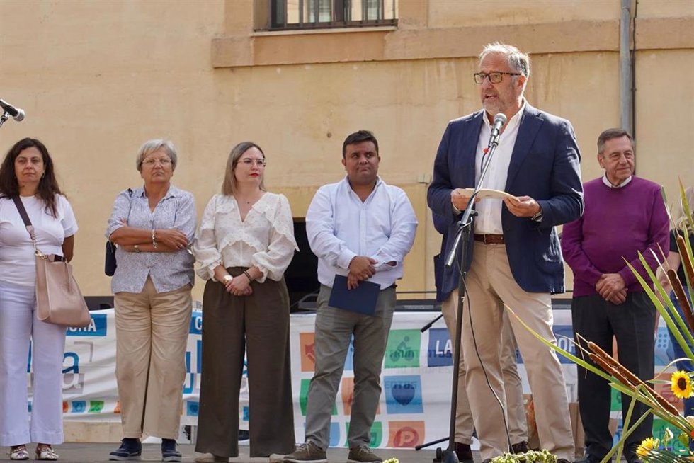 El presidente de las Cortes de Castilla y León, Carlos Pollán, participa en los actos con motivo de la Romería de La Melonera en la Plaza del Grano de León