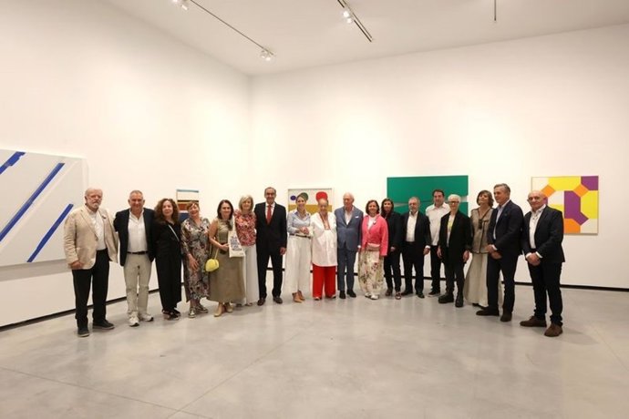 Al acto privado han asistido autoridades como la presidenta de la Junta de Extremadura, María Guardiola; el delegado del Gobierno en la región, José Luis Quintana, y la presidenta de la Asamblea, Blanca Martín, entre otros