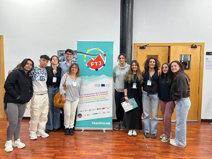 La delegación aragonesa la han formado 9 jóvenes -hubo una baja por enfermedad- y la técnico del IAJ.