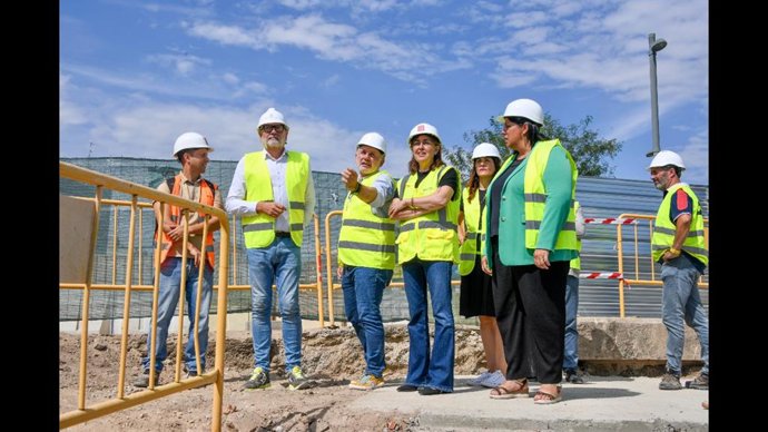 La consellera de Territorio, Vivienda y Transición Ecológica de la Generalitat, Sílvia Paneque, visitando las obras de la futura estación de Lleida