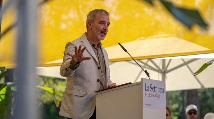L'alcalde de Barcelona, Jaume Collboni, durant l'acte d'inauguració de la Setmana del Llibre en Català