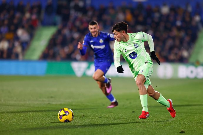 Archivo - Pedri Gonzalez of FC Barcelona in action during the Spanish League, LaLiga EA Sports, football match played between Getafe CF and FC Barcelona at Coliseum de Getafe stadium on January 18, 2025, in Madrid, Spain.