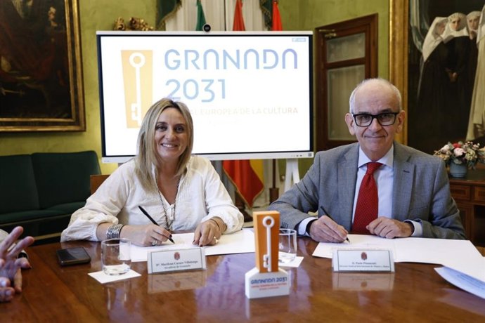 Firma de la adhesión del Festival Internacional de Música y Danza de Granada a la candidatura.