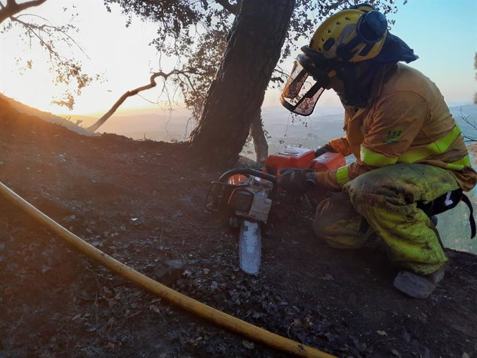 Imagen de un bombero el Infoca.