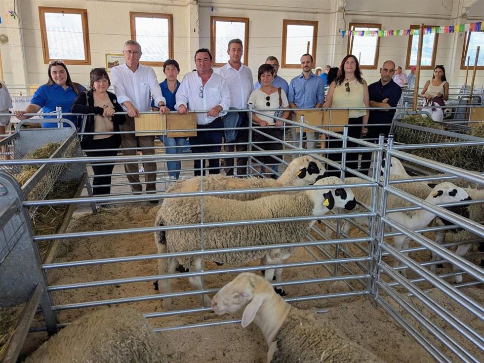 El consejero de Medio Ambiente y Turismo, Manuel Blasco, en la jornada inaugural de la Feria de Septiembre de Cantavieja.
