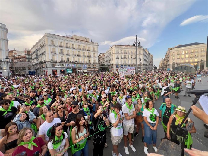 Manifestantes congregados en la Puerta del Sol (Madrid), en la edición de 2025 de Misión Abolición, convocada por PACMA.