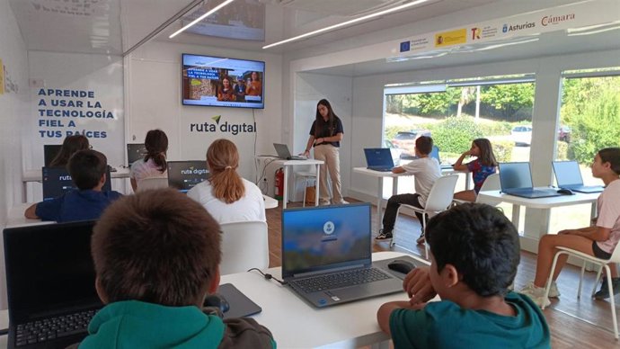 El programa de capacitación digital de la Cámara de Comercio de Oviedo y la Consejería de Presidencia, Reto Demográfico, Igualdad y Turismo.