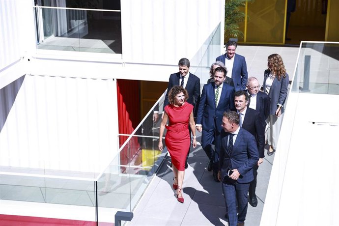La vicepresidenta primera y ministra de Hacienda, María Jesús Montero, en una imagen de la inauguración del edificio de Zona Base-Incubazul en la Zona Franca de Cádiz.