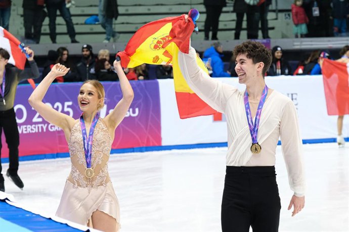 Archivo - Sofía Val y Asaf Kazimov tras una competición en Turín