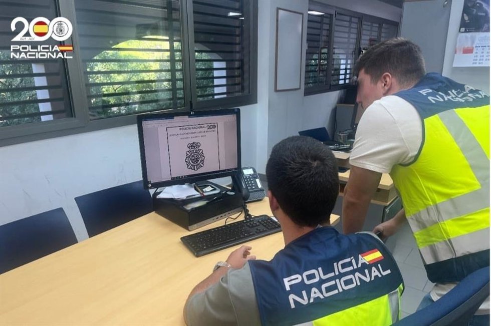 Agentes de la Policía Nacional en una imagen de recurso
