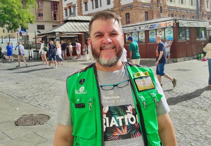 El vendedor de lotería Salvador Román.